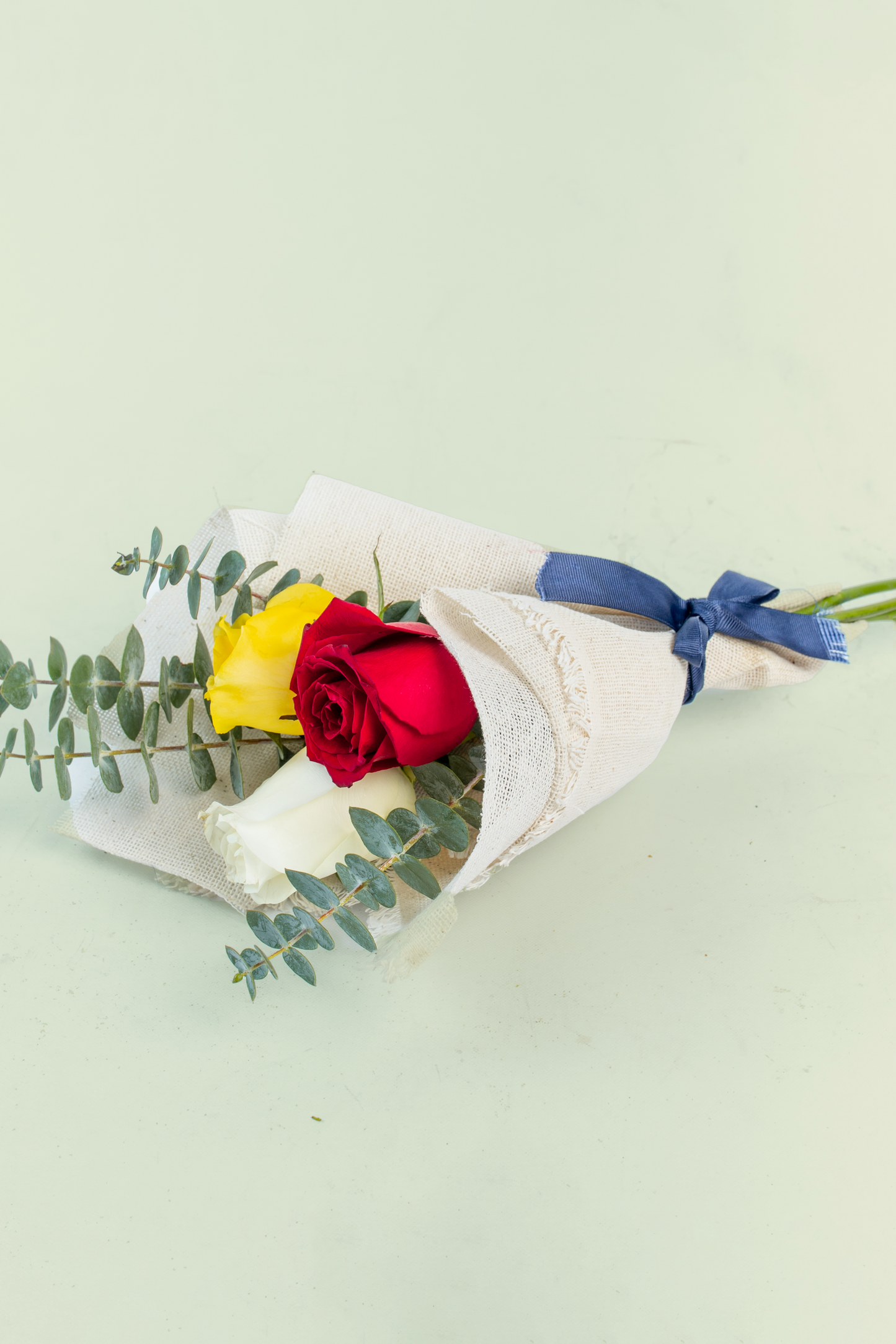 Bouquet of 3 Mixed Roses - Jute Wrap