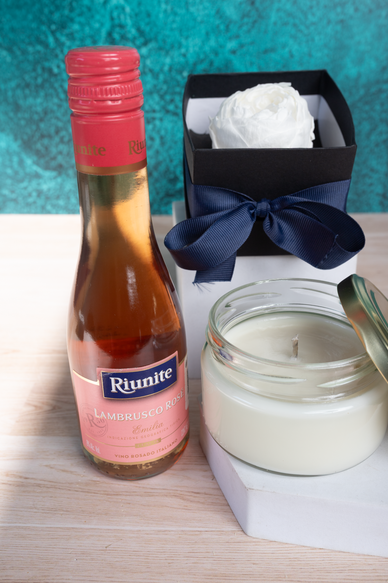 Kit - Dulce Aroma, Vino Rosado, Peonia y Vela