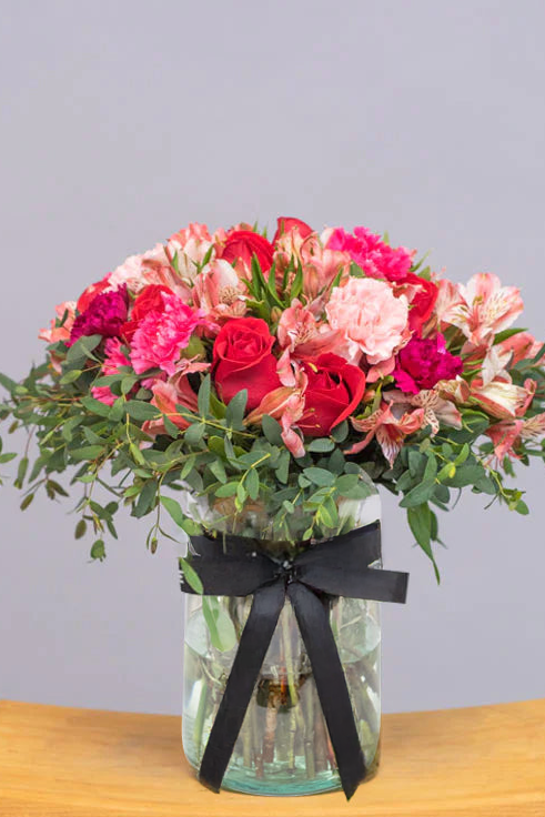 Enamorados - Rosa Roja y Astromelia Rosa