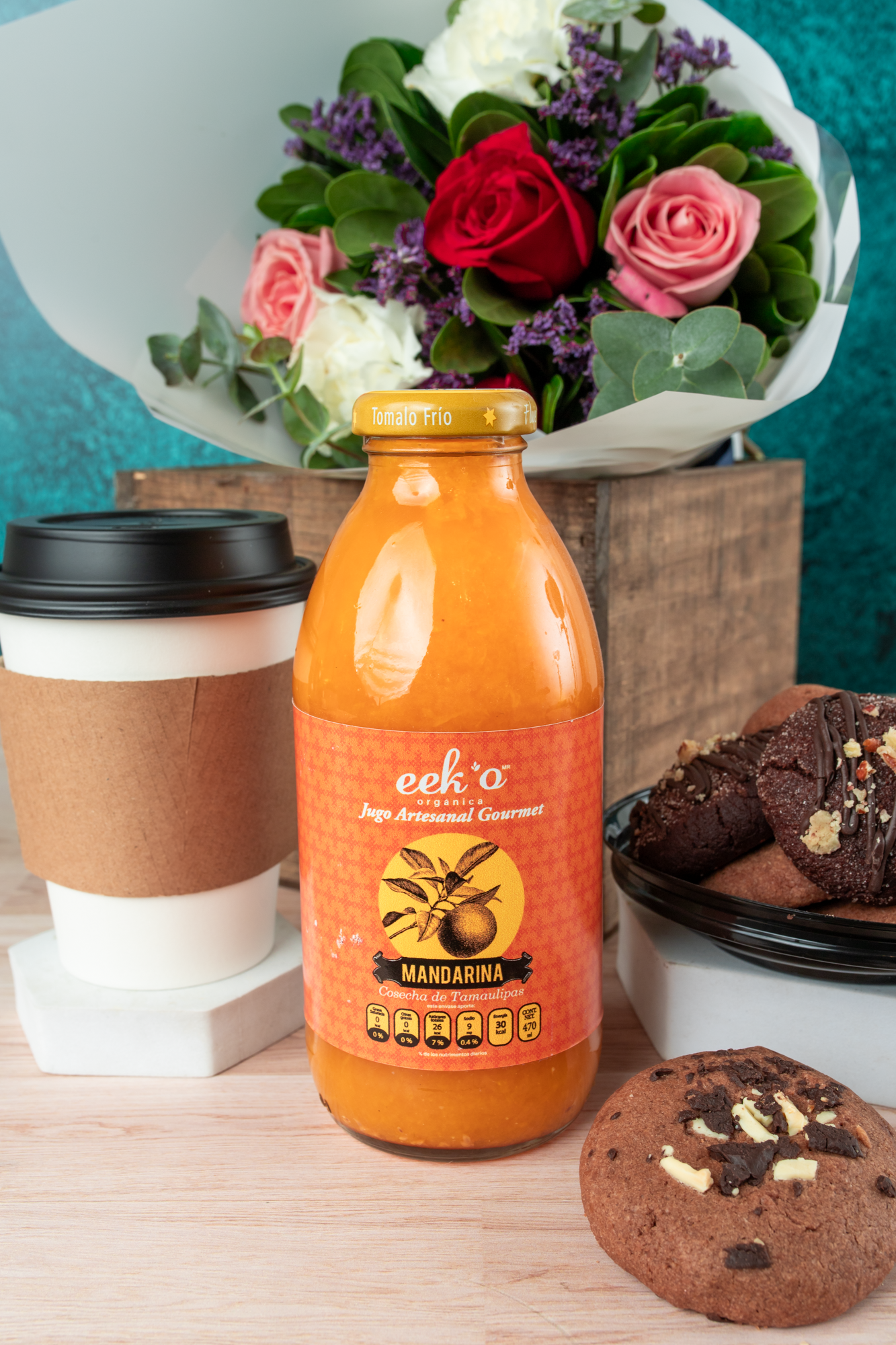 Buenos Días - Kit de Desayuno Café, Cuernito, Jugo y Flores
