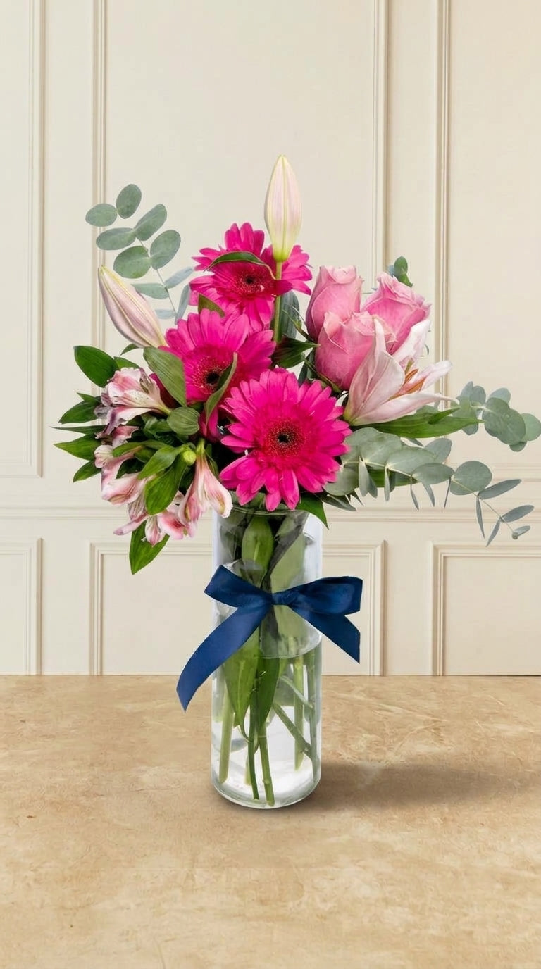 3 Gerberas Rosas, 3 Rosas Claritas, 3 Lilis Rosas, Astromelia con Eucalipto - En Florero Cilíndrico | MJO