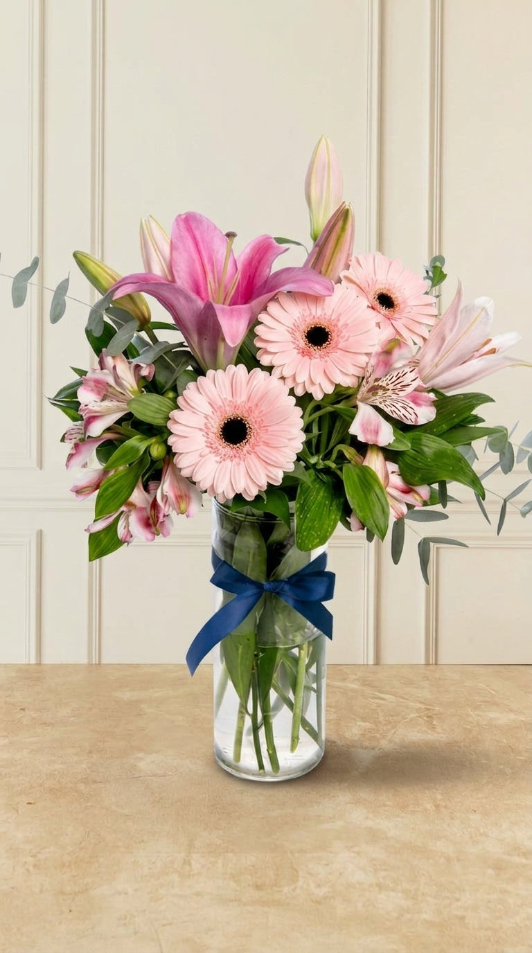 Astromelia Rosa, 3 Lilis Rosas y 3 Gerberas Rosas con Eucalipto - En Florero Cilíndrico | MJO