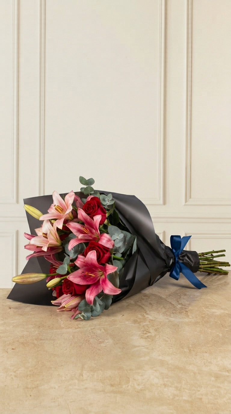 Bouquet 4 Lilys Rosas y 4 Rosas Rojas - En Papel Negro | MJO
