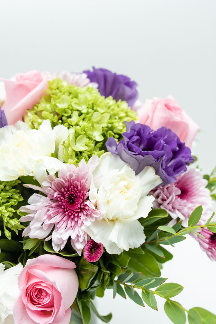 Soul of Wine / Rosa Clarita, White Carnation and Hydrangea