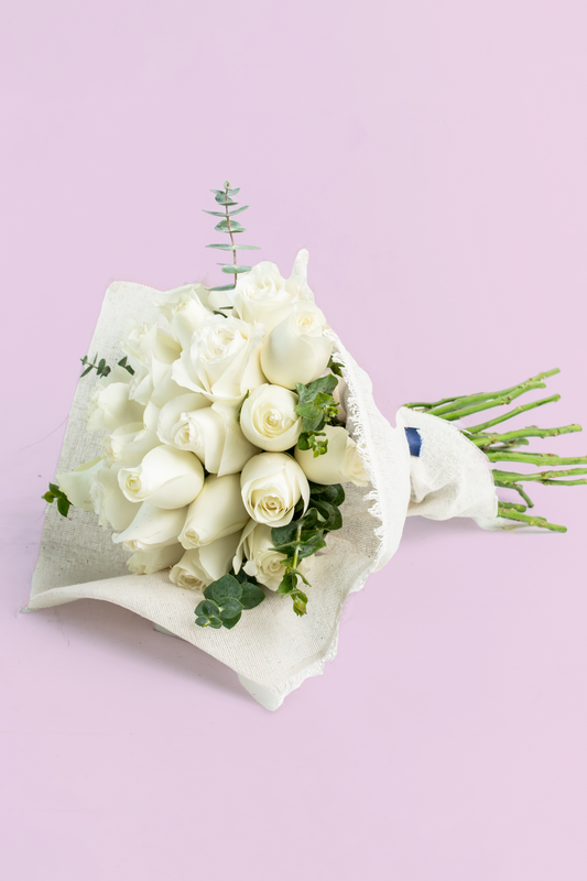Ramo 30 Rosas Blancas - Envoltura Yute CEL.