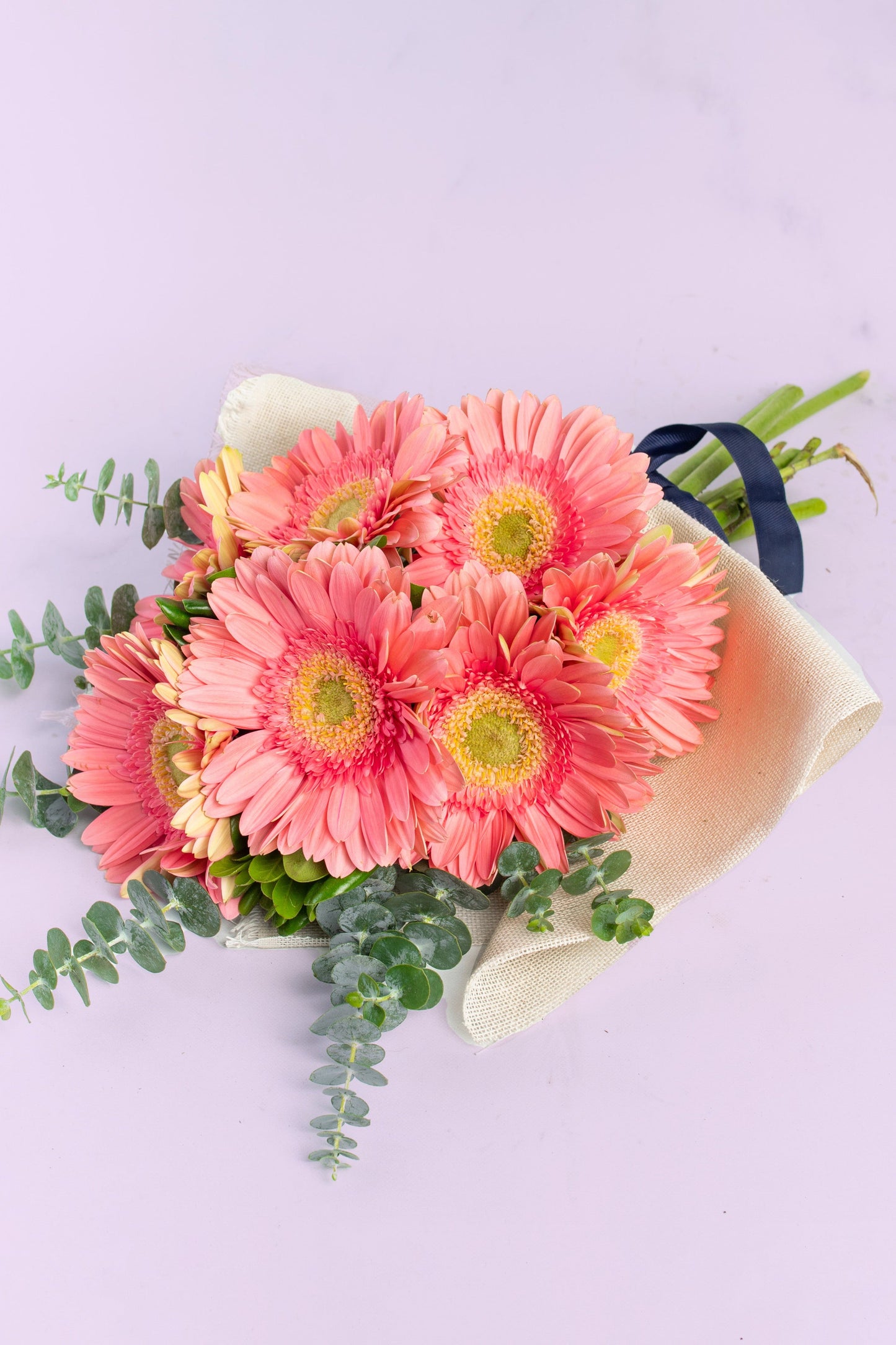 Ramo 6 Gerberas - Envoltura Yute PTO. ESCOND.