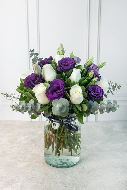 Claro de Luna - Rosa Blanca y Lisianthus Morado PTO. ESCOND.