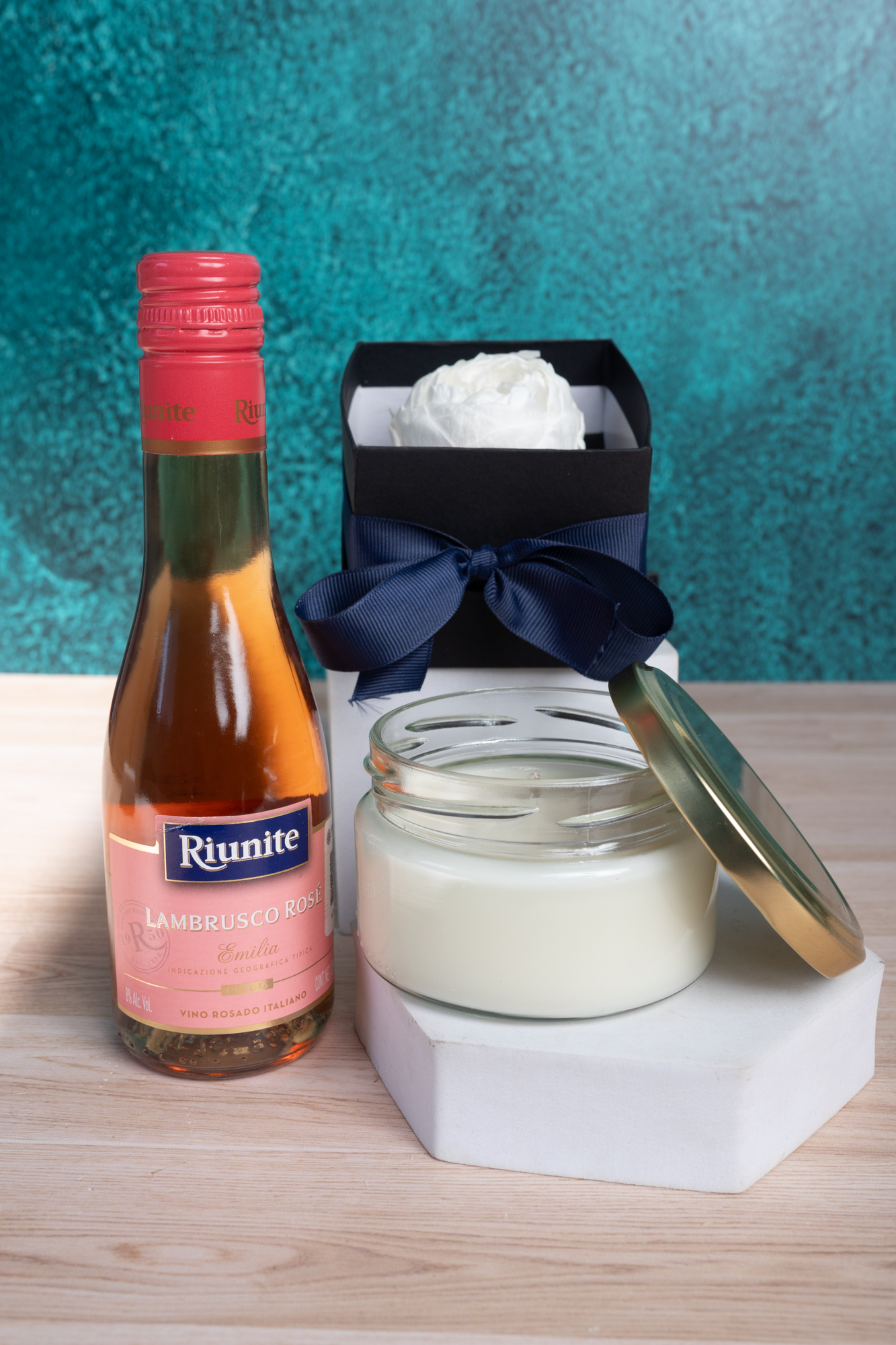 Kit - Dulce Aroma, Vino Rosado, Peonia y Vela