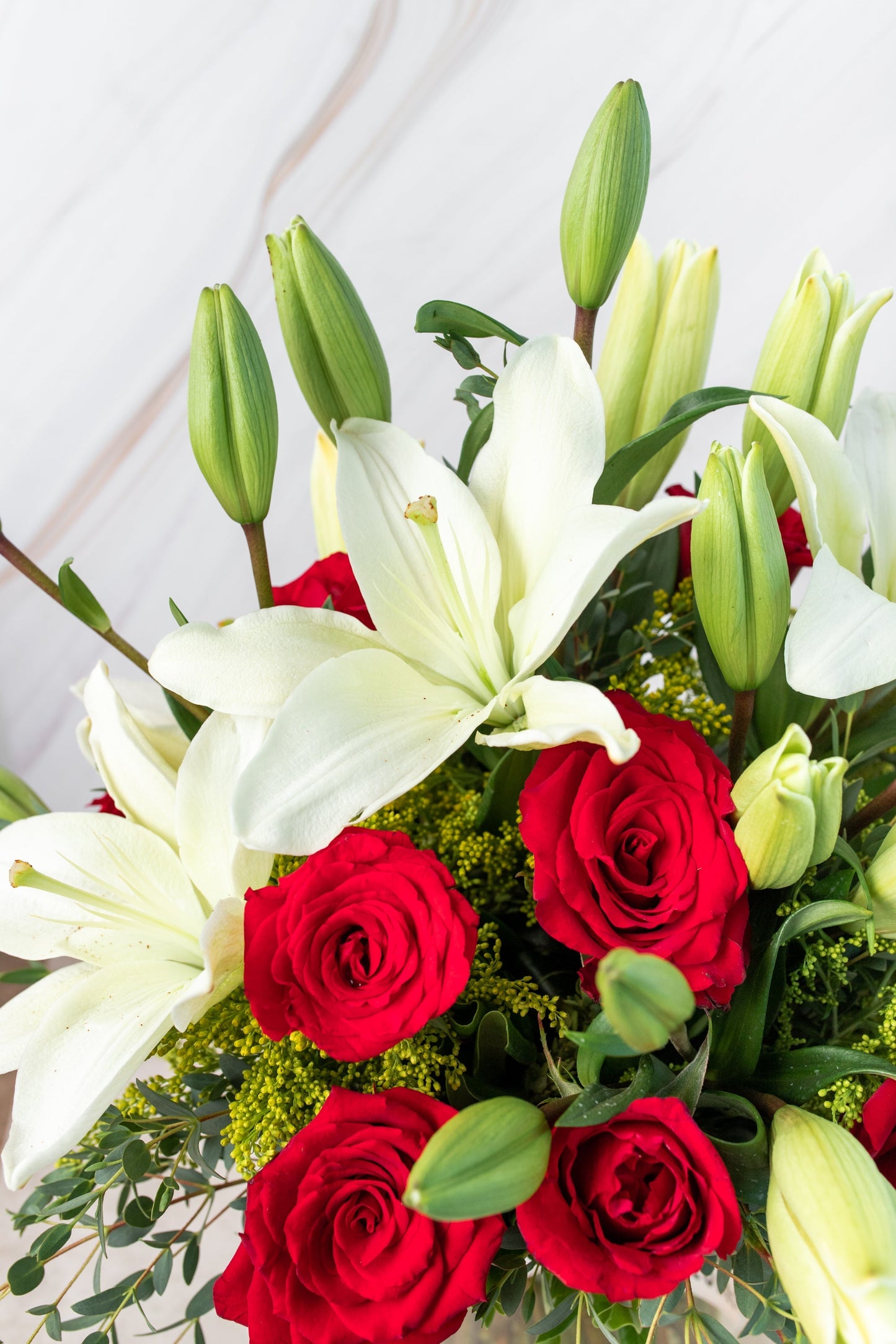 Carmín - Rosas Rojas y Lilium Blanca XAL