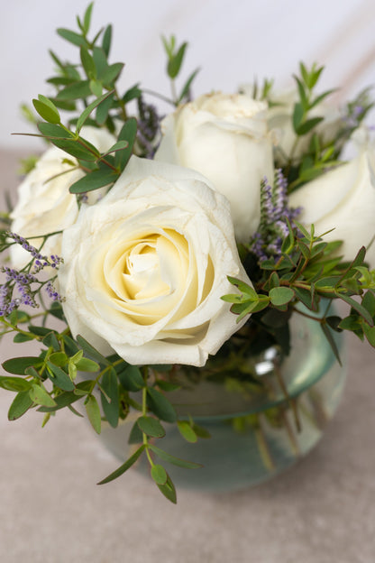 Centerpiece 9 - White Rose with Limonium and Guni