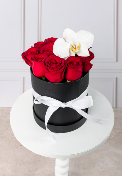 Señorita - Caja de Rosas Rojas con Orquídea Atizapán