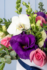 Verona - Caja de Rosas Claritas con Lisianthus y Orquídea (LOPEZ MATEOS)