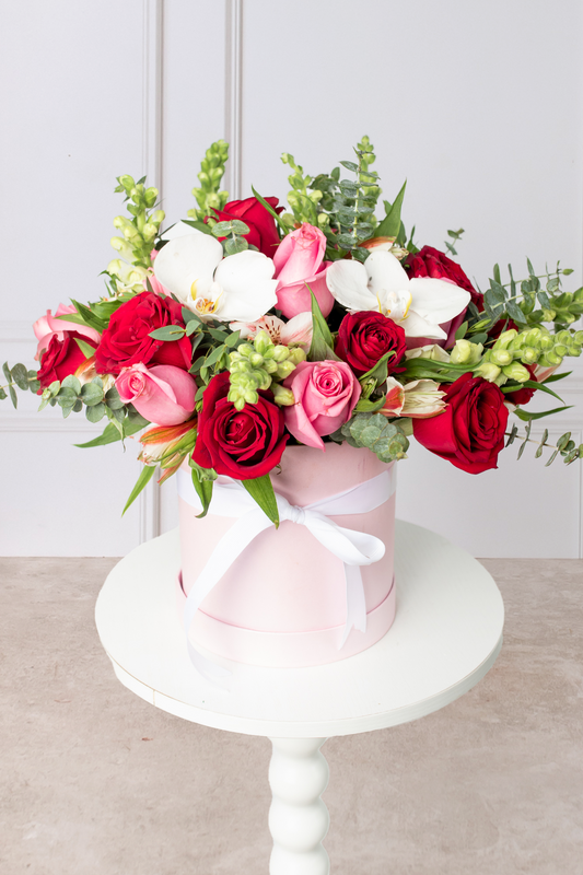 Destino - Caja de Rosas Rojas y Rosas con Orquídea Cuau. Izc.