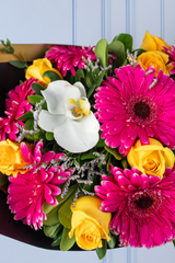 Instantes - Gerbera, Rosa Amarilla y Orquídea Blanca Cd. Juárez