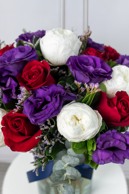 Perfecta // Peonia Blanca, Rosa Roja y Lisianthus