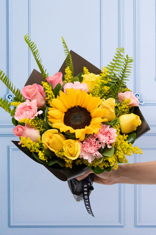 Amable - Girasol, Rosa Blanca y Clavel Rosa