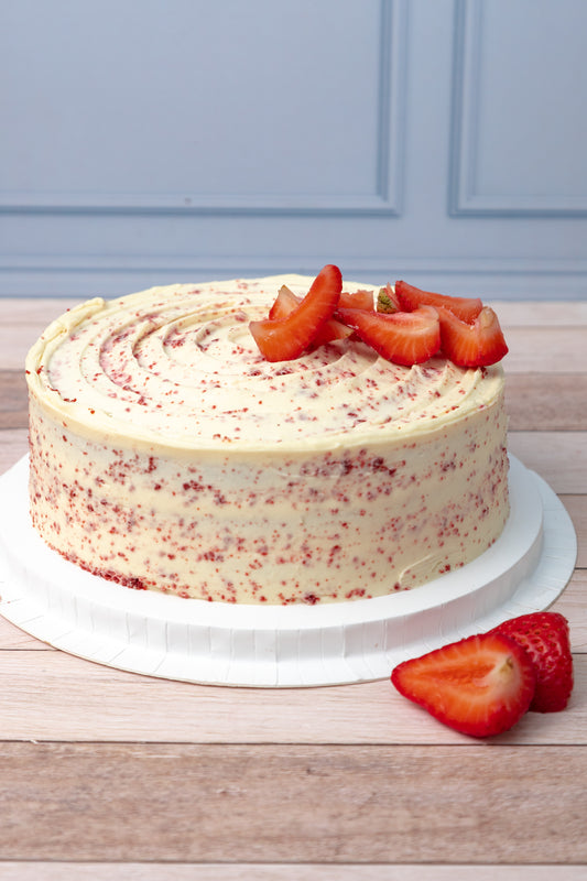 Pastel Grande Red Velvet - Fresa y Chocolate Blanco