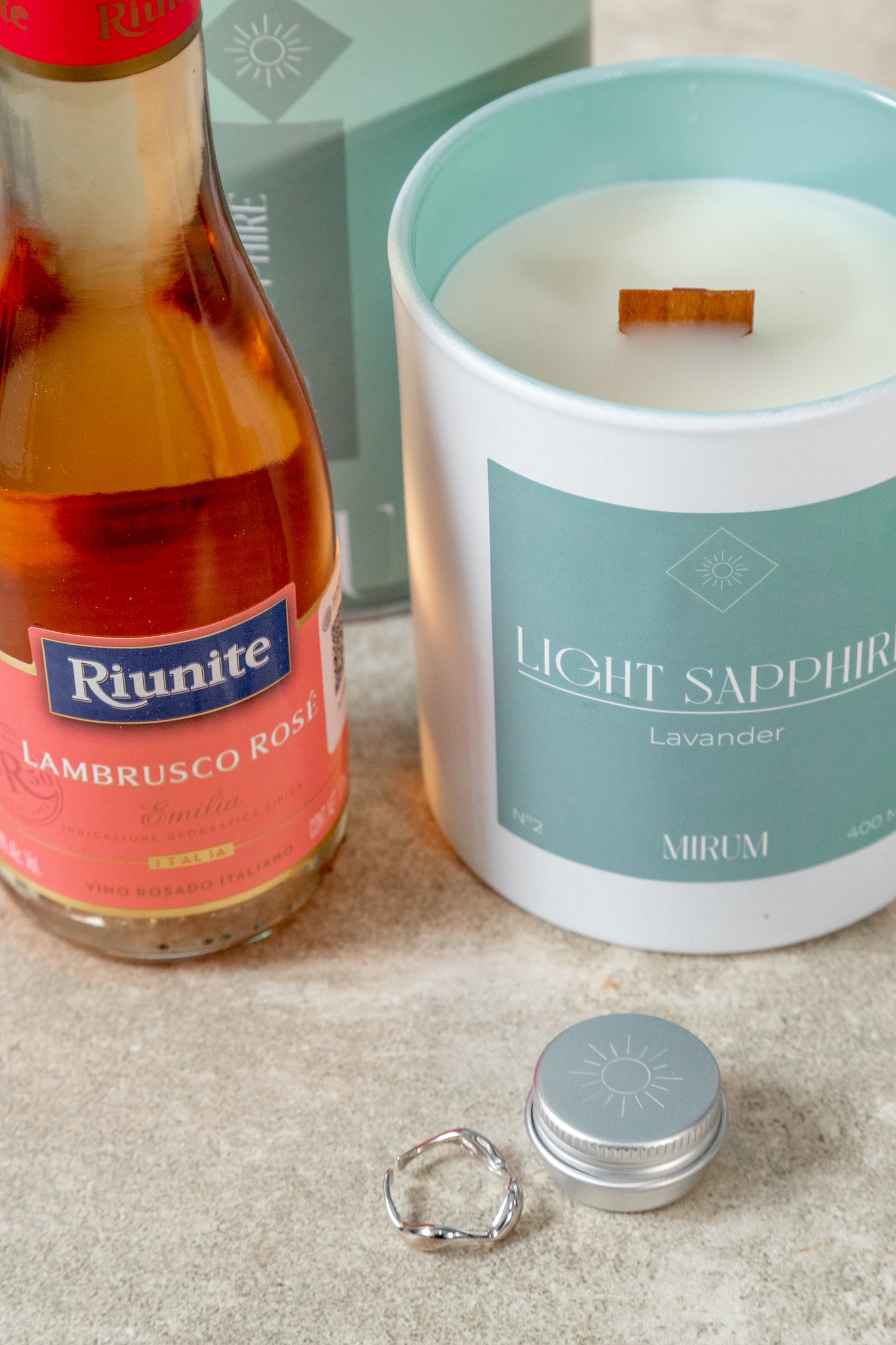 Kit Vela Mirium Light Sapphire - con Vino Rosado y Suculenta