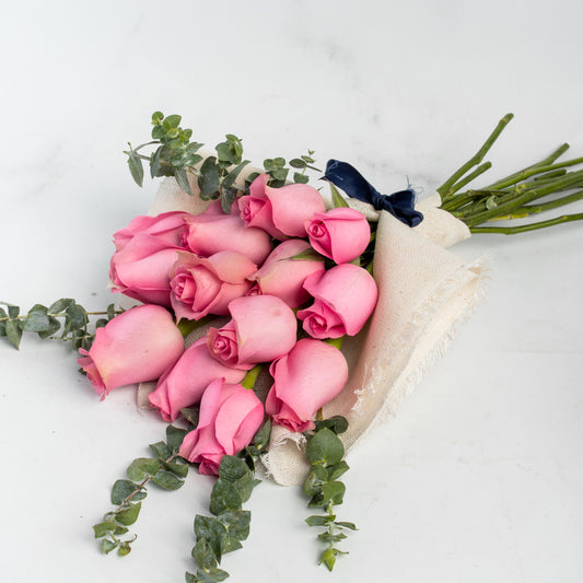 Order for a bouquet of 18 long light pink roses