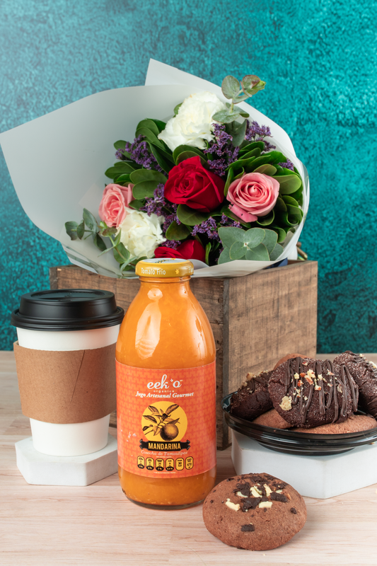 Buenos Días - Kit de Desayuno Café, Cuernito, Jugo y Flores