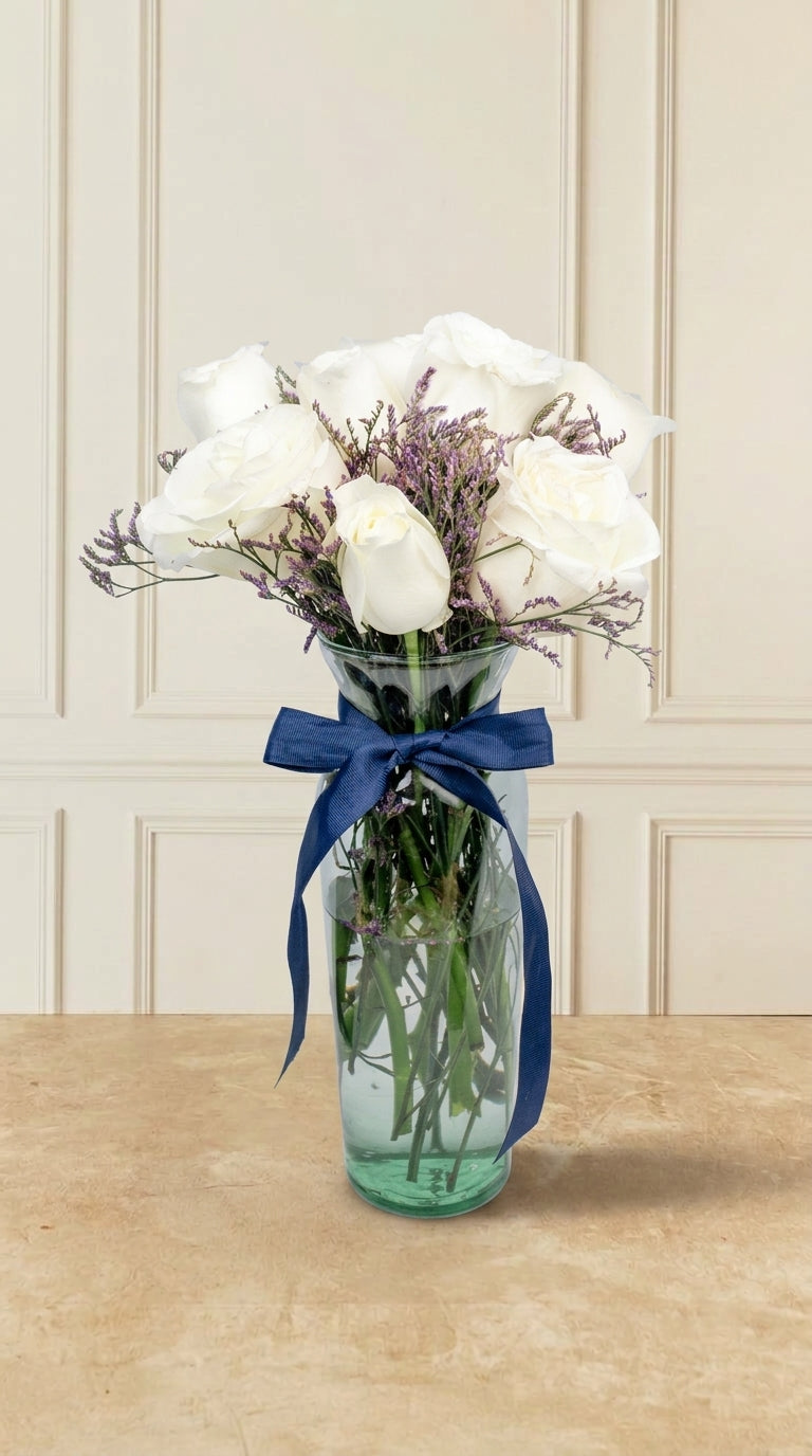 8 Rosas Blancas con Limonium - En Barcelo | MJO