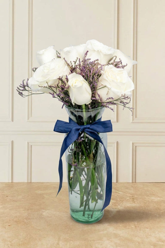 8 Rosas Blancas con Limonium - En Barcelo | MJO