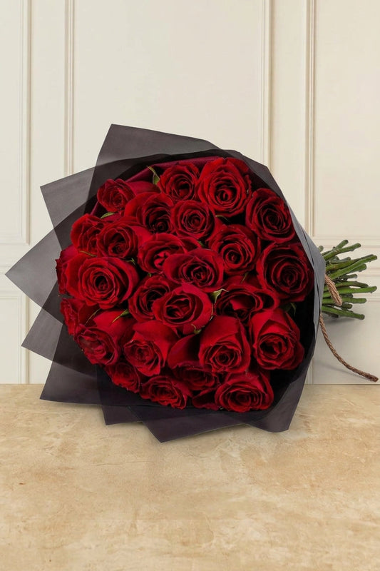 Bouquet de 24 Rosas Rojas - En Papel Negro | MJO