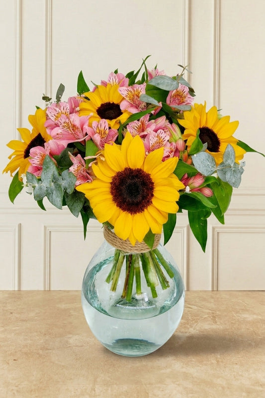 5 Girasoles De Primavera y Astromelia con Eucalipto - En Bombay | MJO