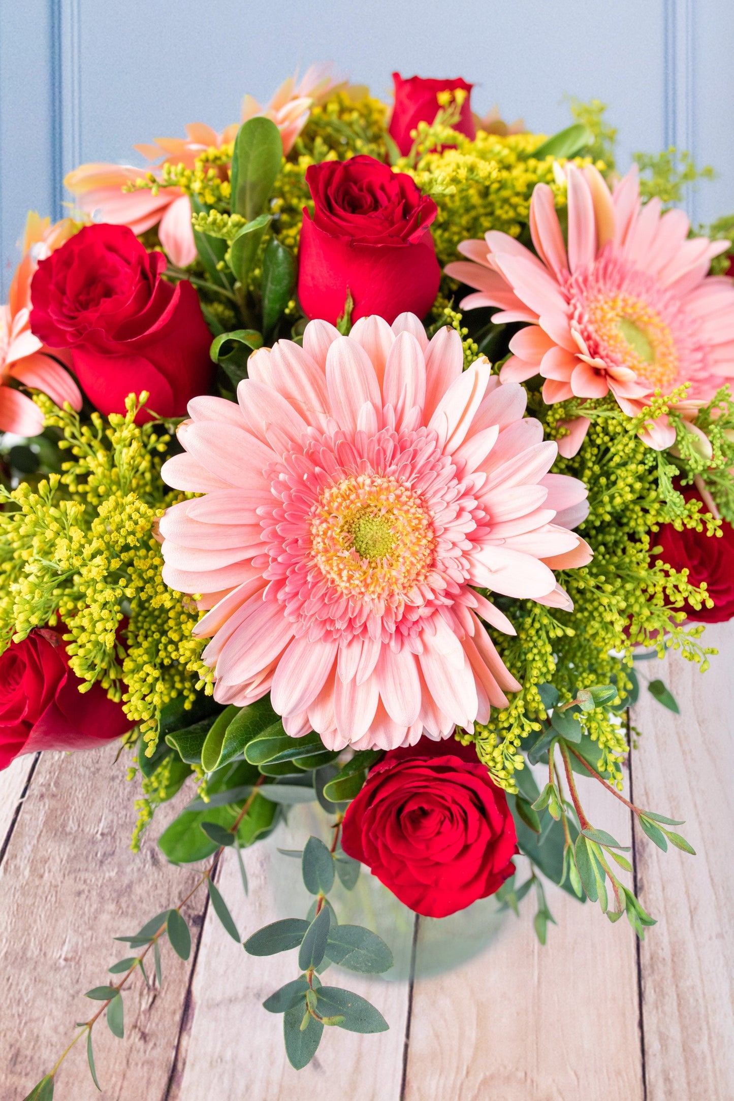 Baila Conmigo / Gerbera Rosa y Rosa Roja