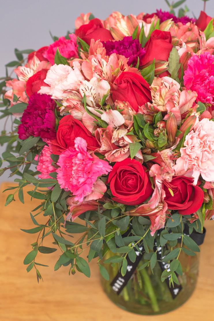 Enamorados / Rosa Roja, Clavel Rosa y Astromelia