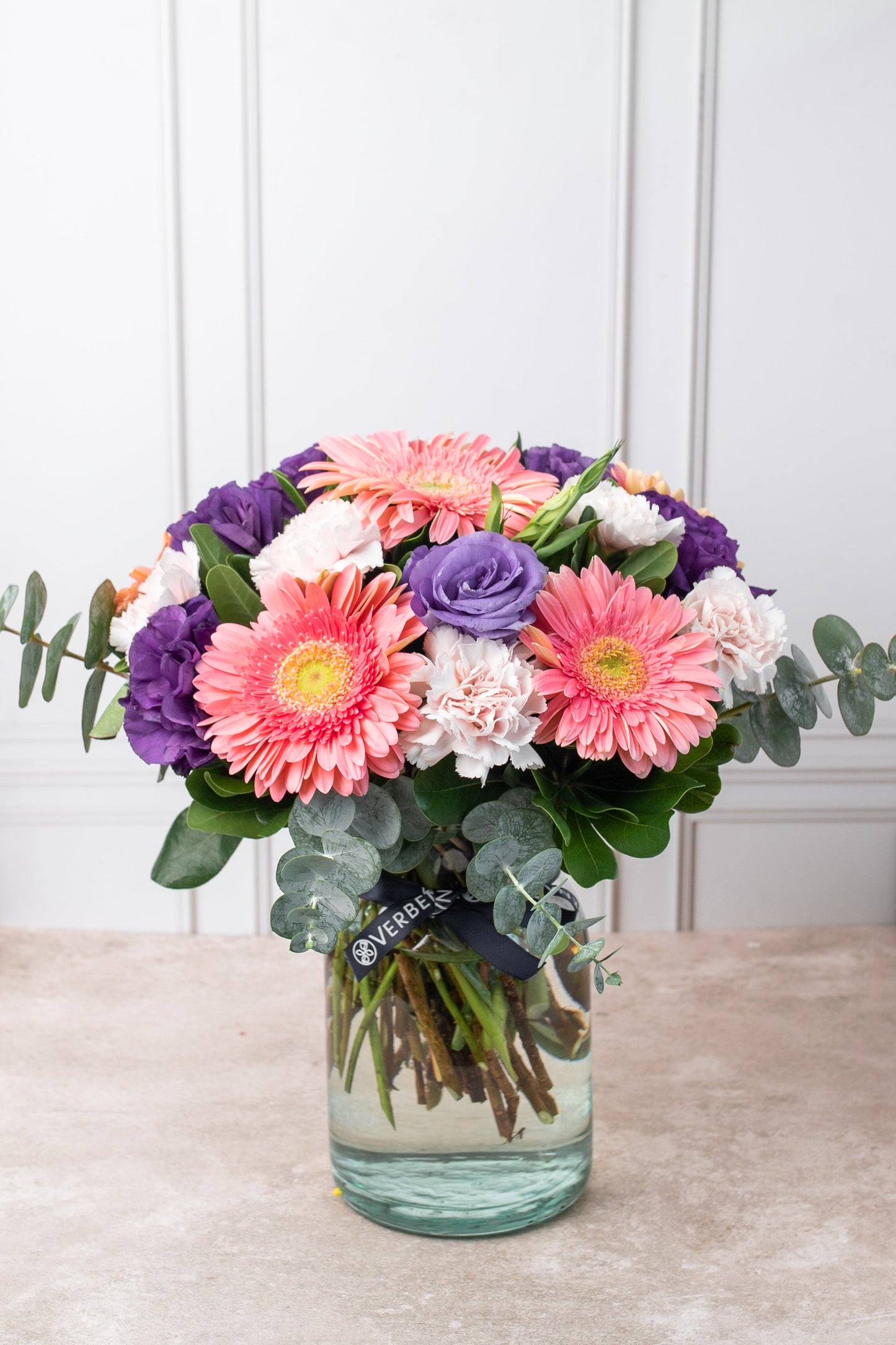 Coral - Gerbera Rosa, Lisianthus Morado y Clavel Rosa Cun